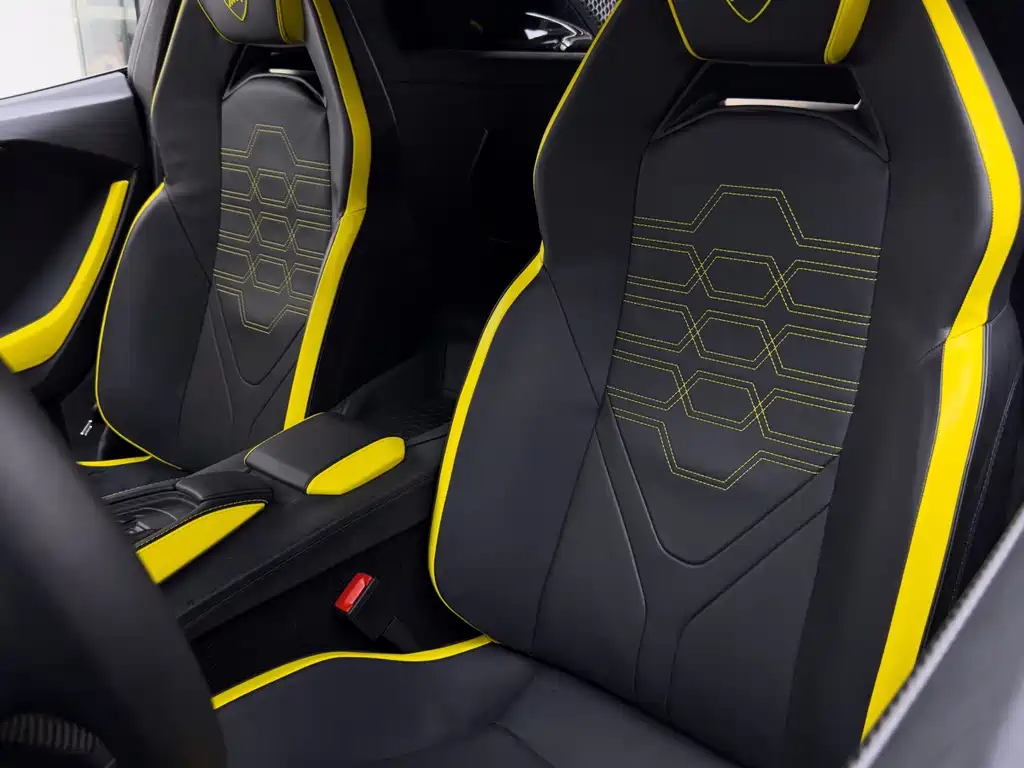 Lamborghini Revuelto — миниатюра 21