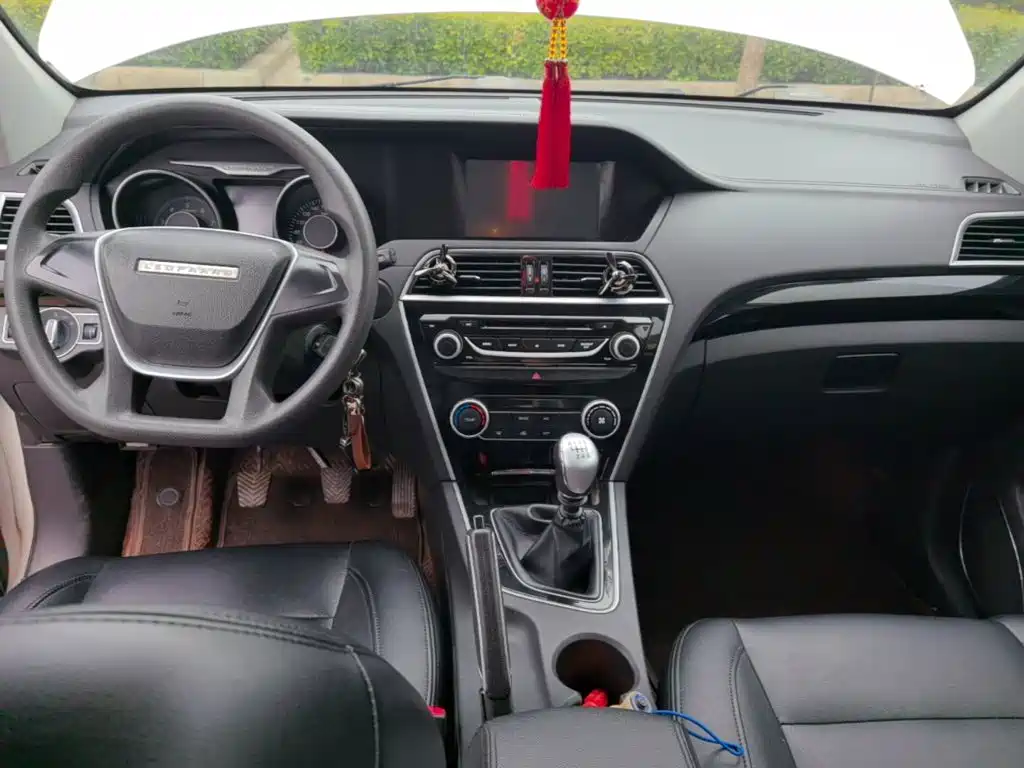 Changfeng CS10 2015 2.0T MT
