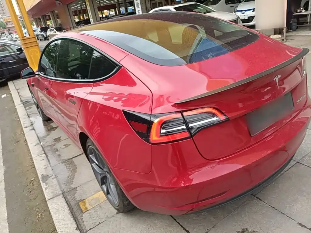 Tesla Model 3 — миниатюра 5
