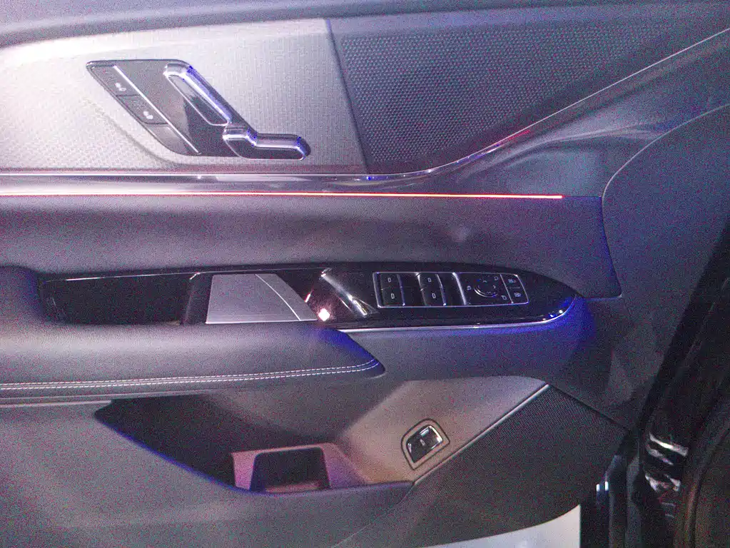 Cadillac XT5 — миниатюра 7