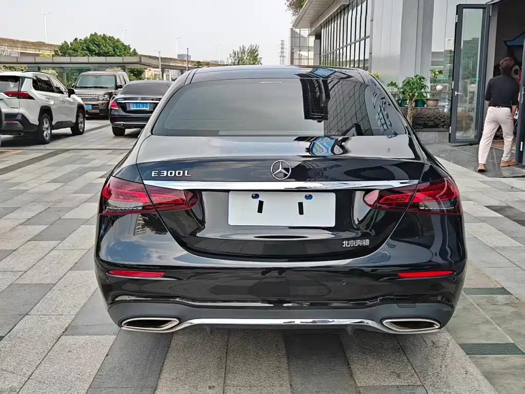 Mercedes-Benz E-Class — миниатюра 20