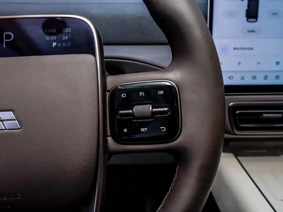Li Auto Li MEGA — миниатюра 17