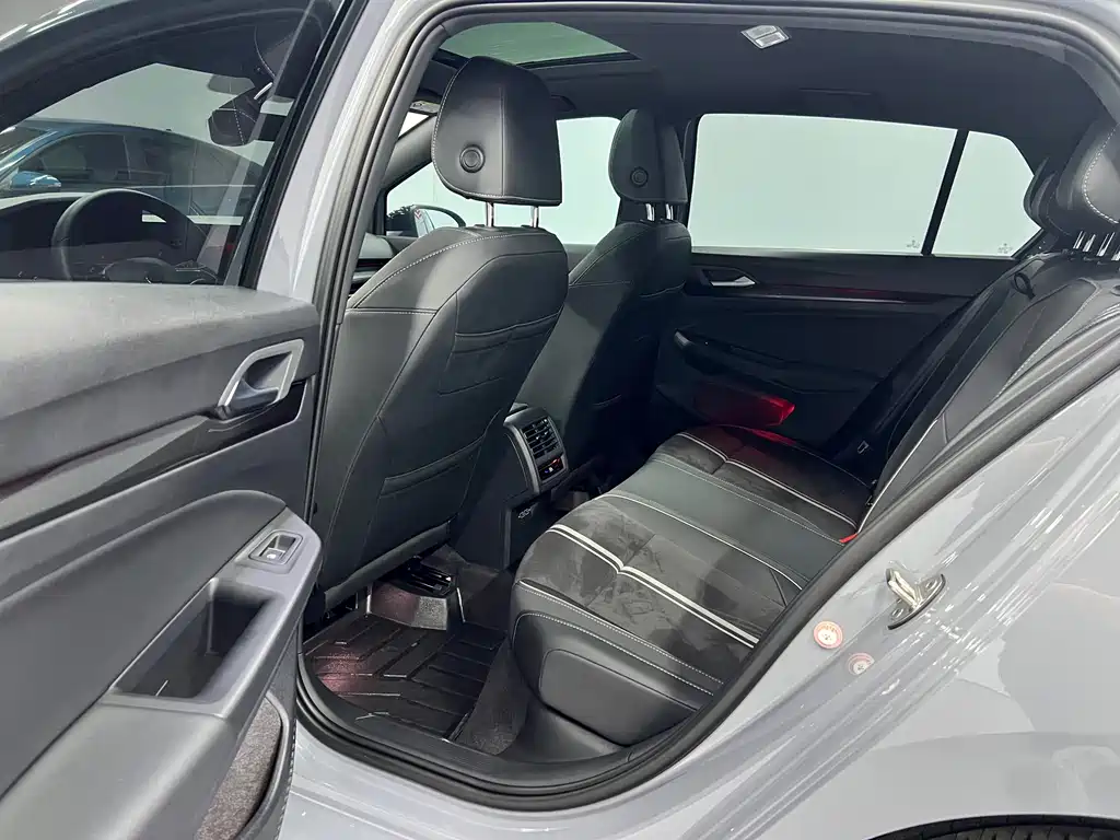 Volkswagen Golf — миниатюра 18
