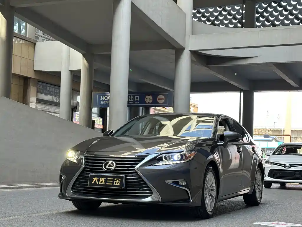 Lexus ES 2018