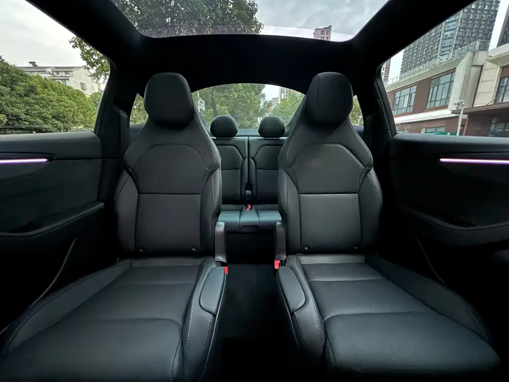 Tesla Model Y L — миниатюра 9