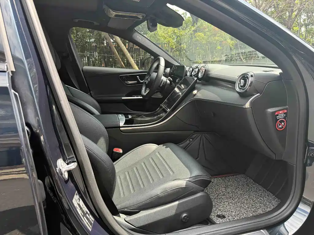Mercedes-Benz C-Class — миниатюра 7