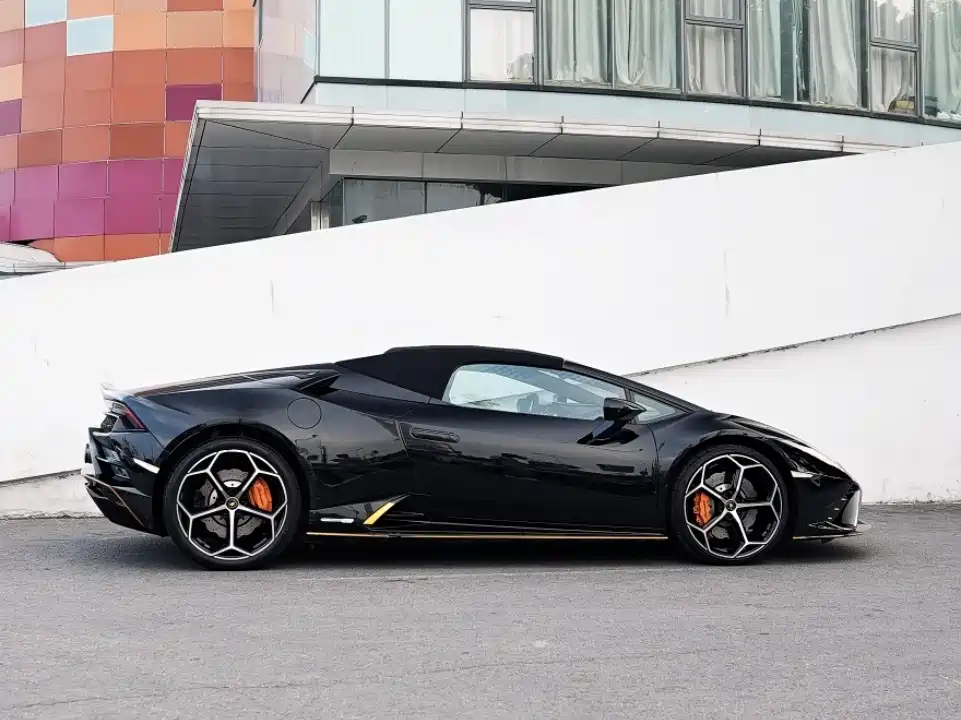 LAMBORGHINI HURACÁN