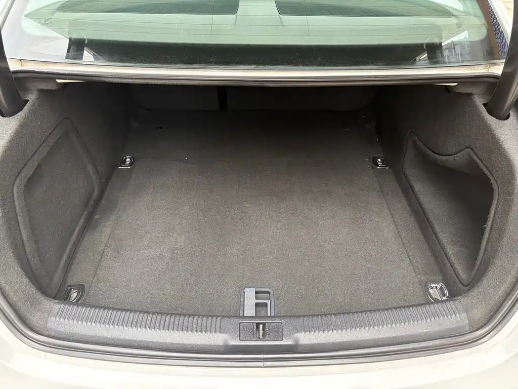 Audi A4L — миниатюра 12