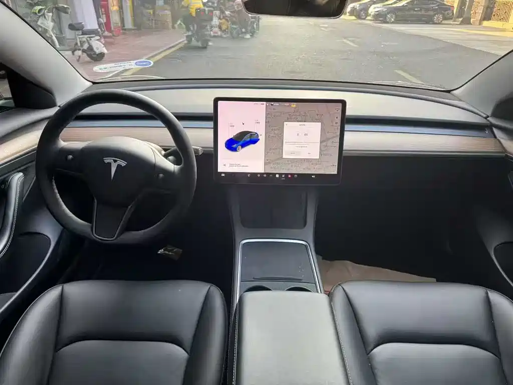 TESLA MODEL 3