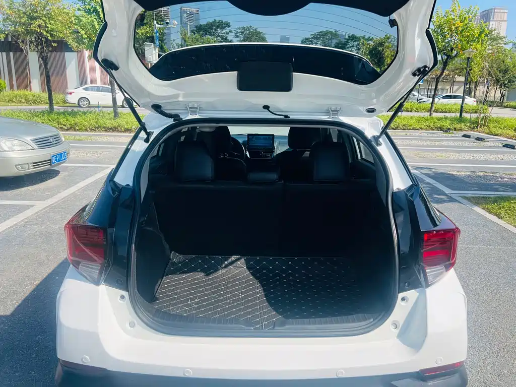 TOYOTA YARIS L ZHIXUAN