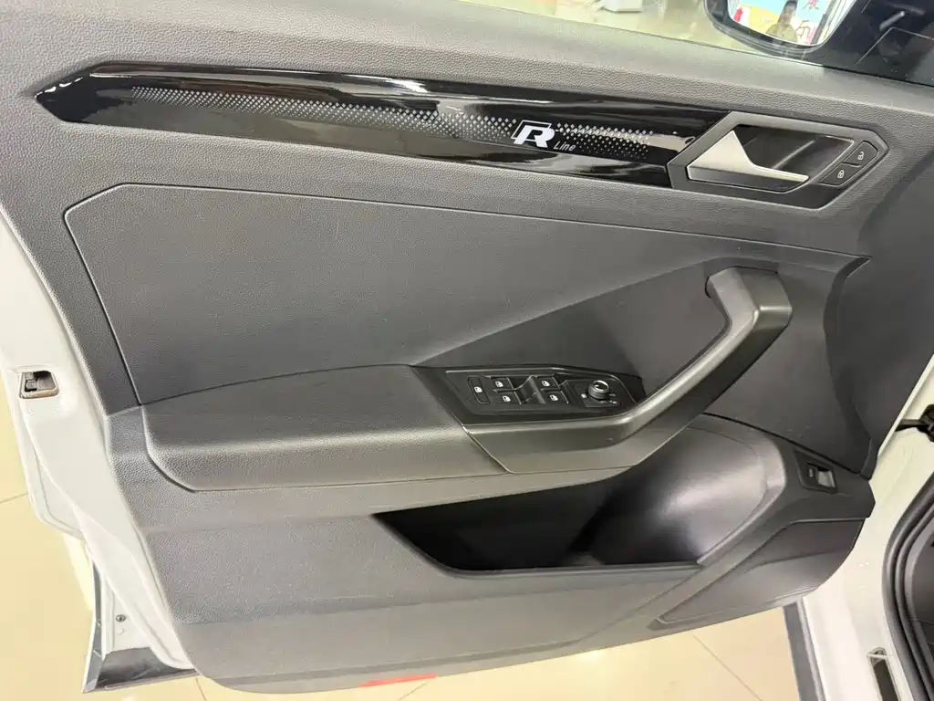 Volkswagen T-Roc — миниатюра 7