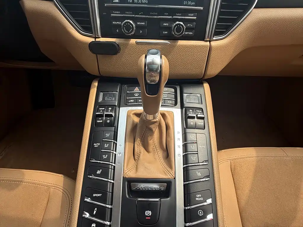 Porsche Macan — миниатюра 16