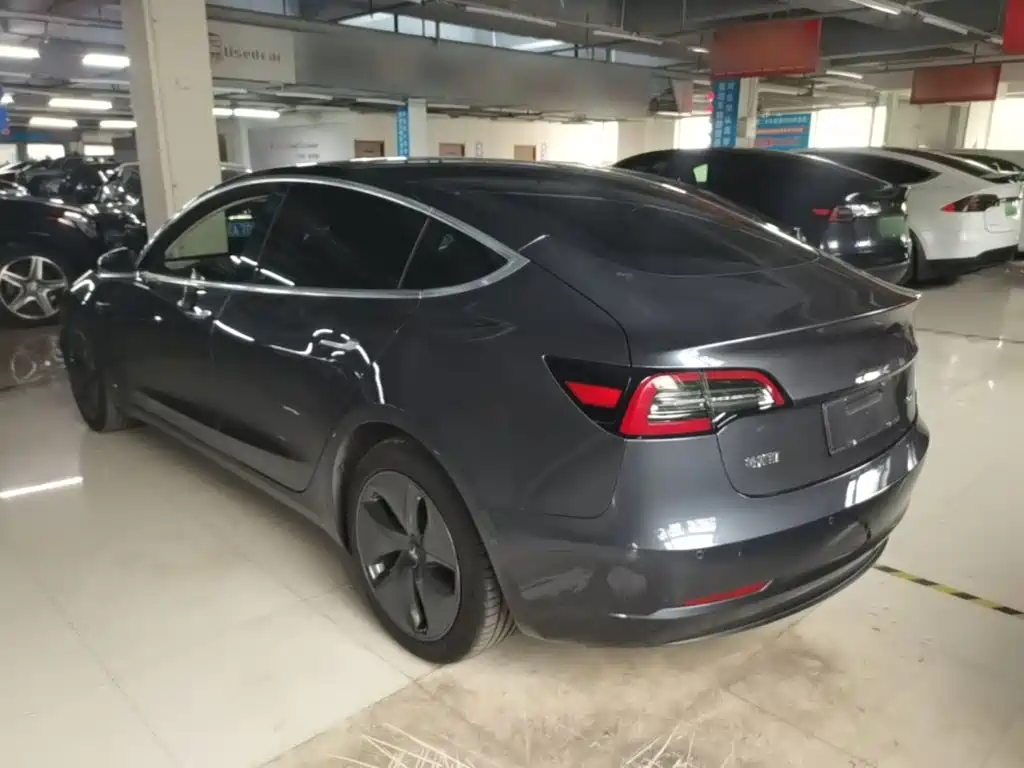 Tesla Model 3 — миниатюра 5