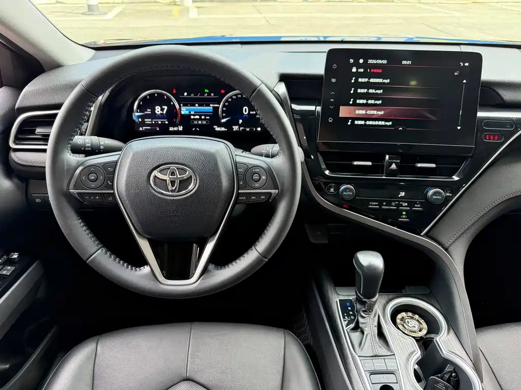 Toyota Camry — миниатюра 8