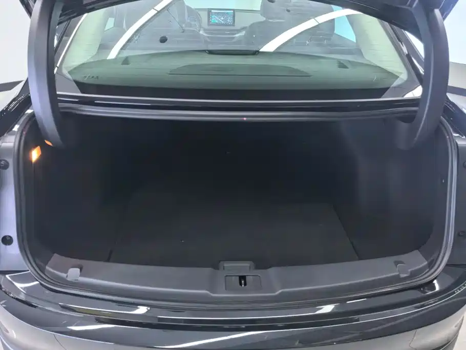 Hongqi Hongqi E-QM5 — миниатюра 4