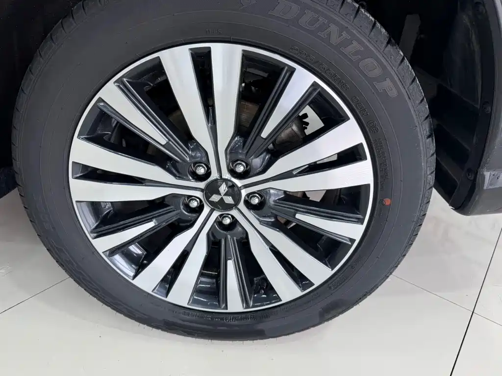 Mitsubishi Outlander — миниатюра 18