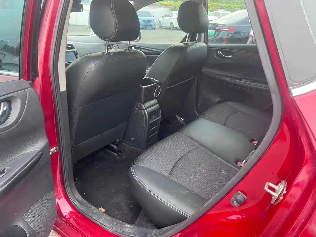 Nissan Tiida — миниатюра 7