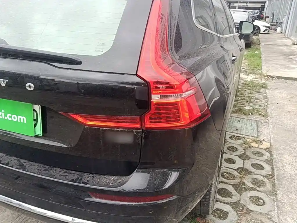 Volvo XC60 PHEV — миниатюра 8