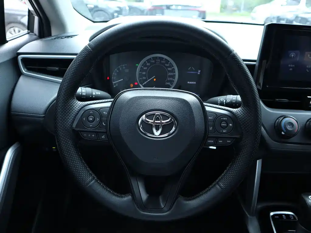 Toyota Corolla Cross — миниатюра 24