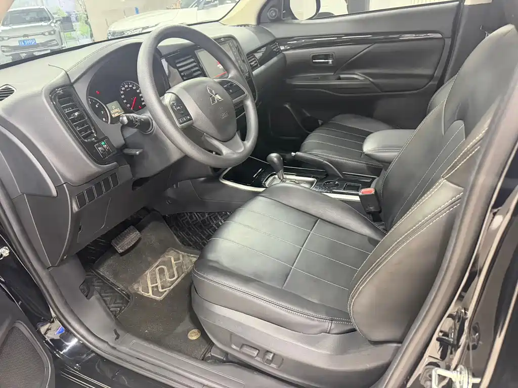 Mitsubishi Outlander — миниатюра 7