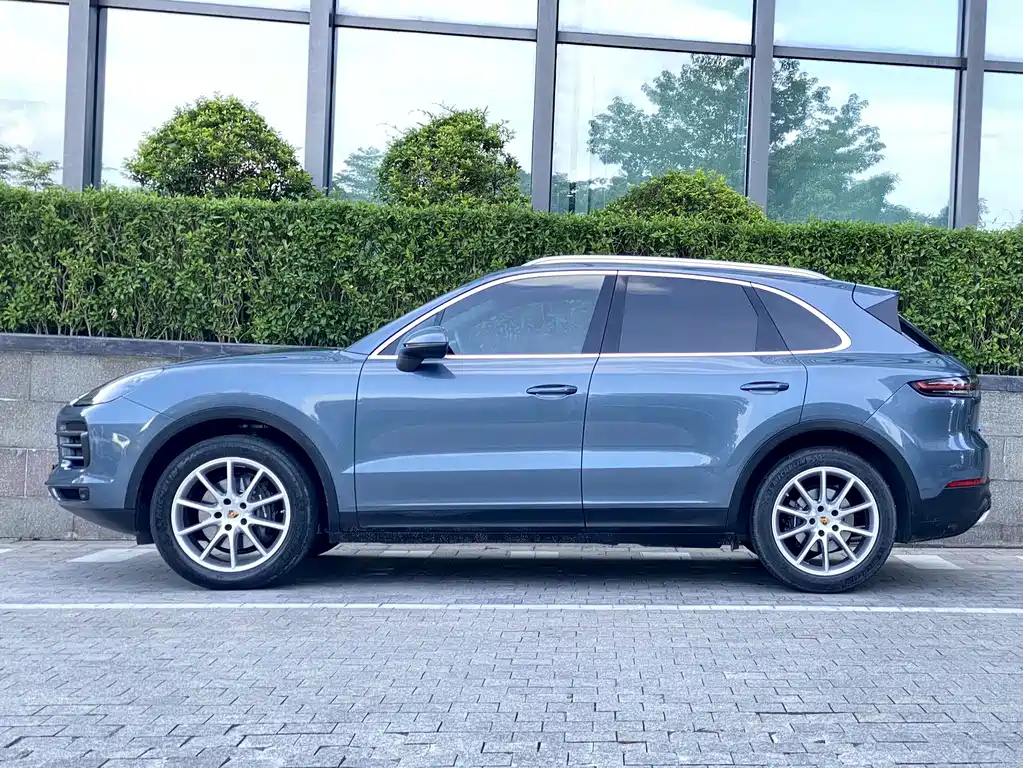 Porsche Cayenne — миниатюра 7