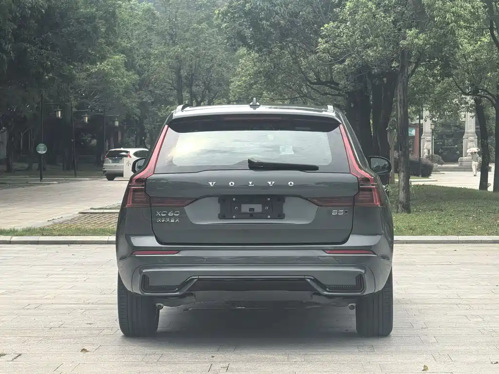 Volvo XC60 2026 B5 Sport