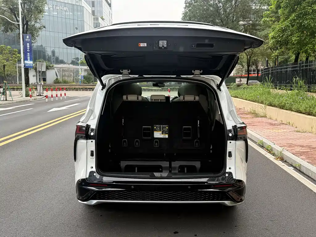 Toyota Granvia 2024 2.5L ULTRA