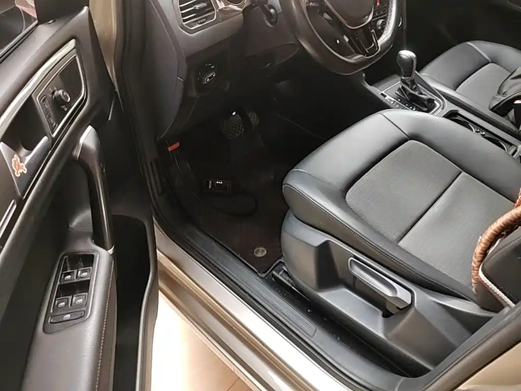 Volkswagen Golf Sportsvan — миниатюра 16