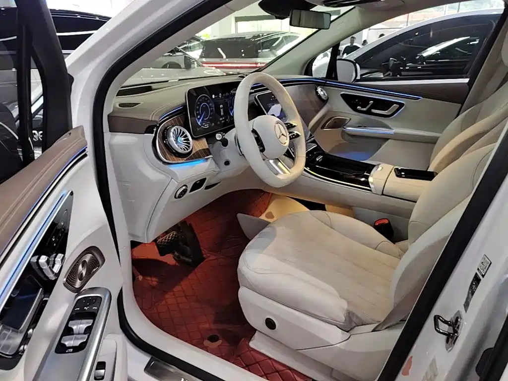 Mercedes-Benz EQE SUV — миниатюра 16