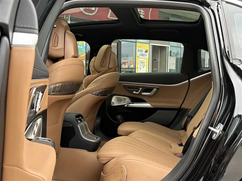 Mercedes-Benz E-Class — миниатюра 7