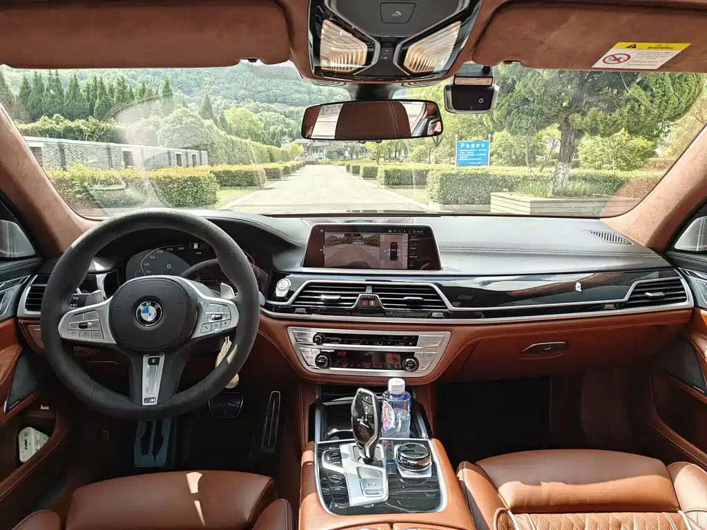 BMW 7 Series — миниатюра 8