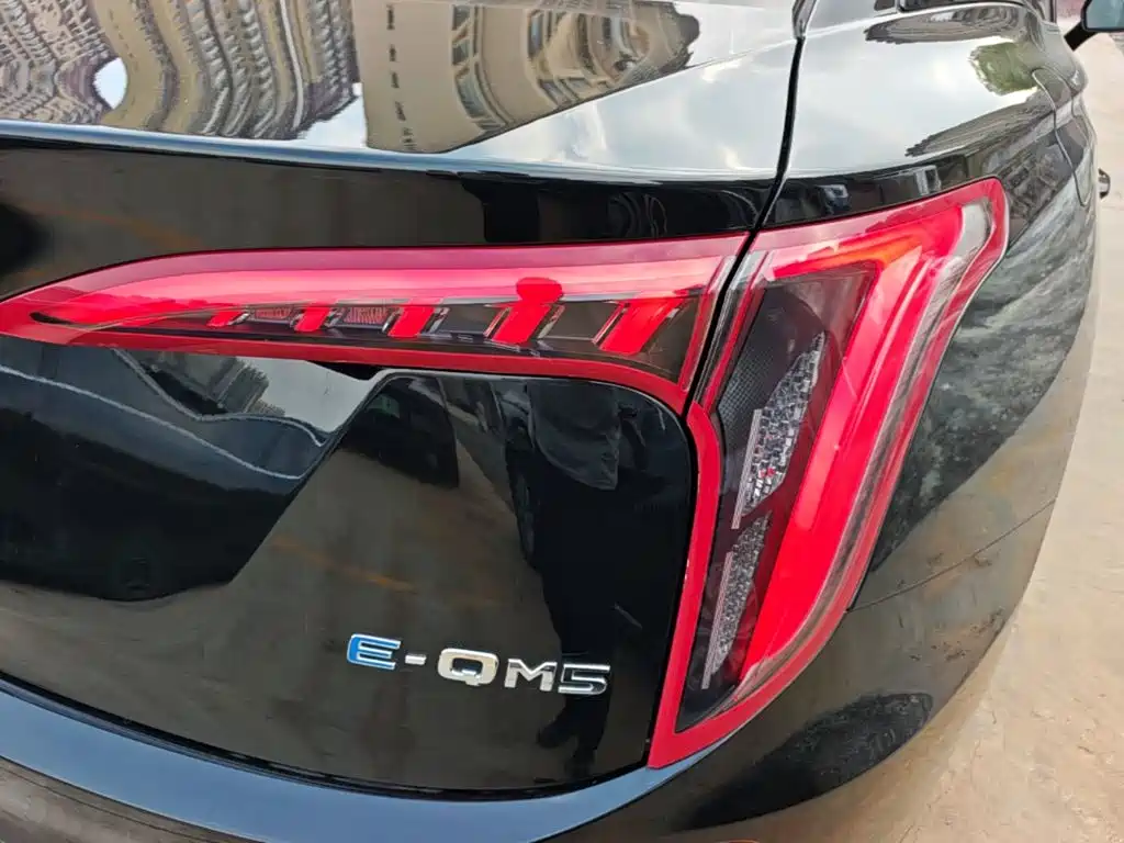 Hongqi Hongqi E-QM5 — миниатюра 8