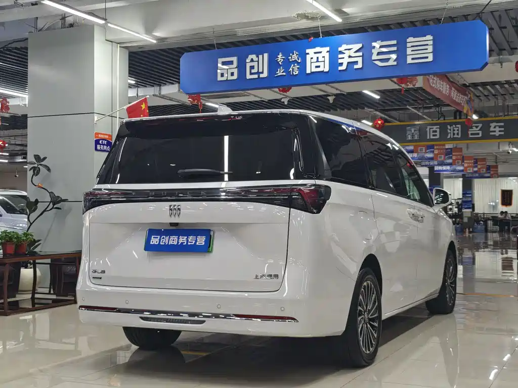Buick GL8 Hybrid — миниатюра 7