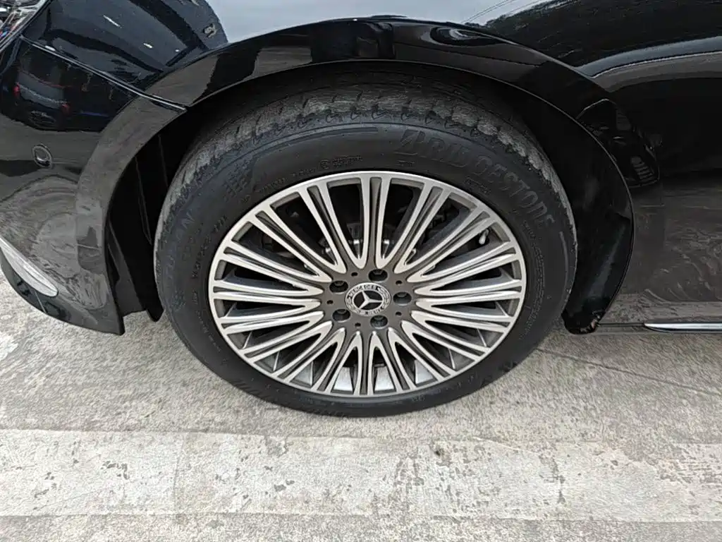 Mercedes-Benz E-Class — миниатюра 23