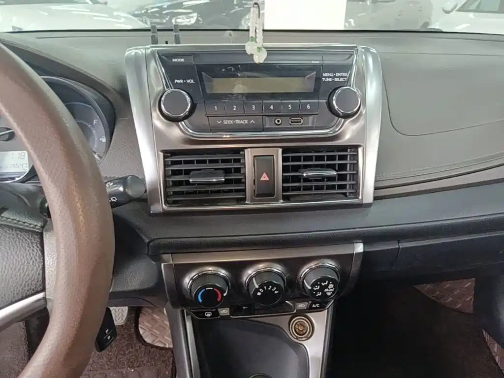 Toyota Yaris L — миниатюра 13