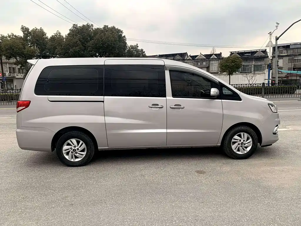 JAC M4 2016 2.0L MT Luxury