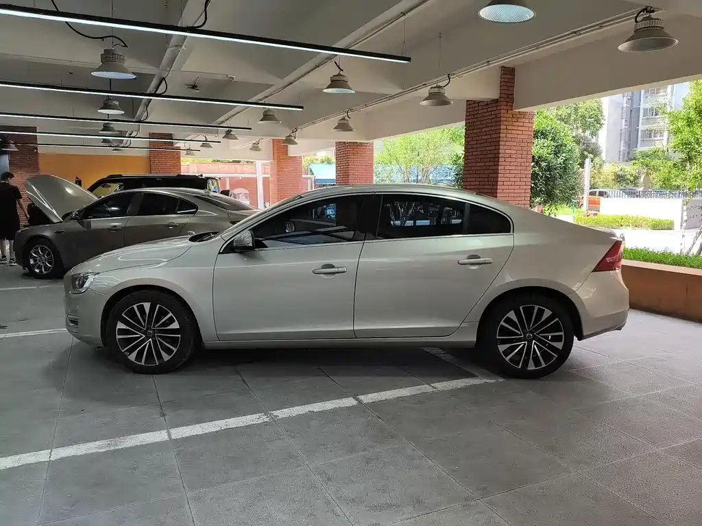 Volvo S60 — миниатюра 2