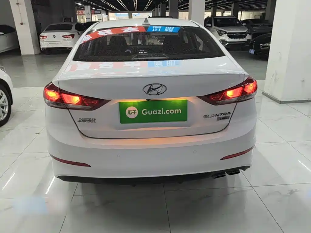 Hyundai Elantra — миниатюра 6