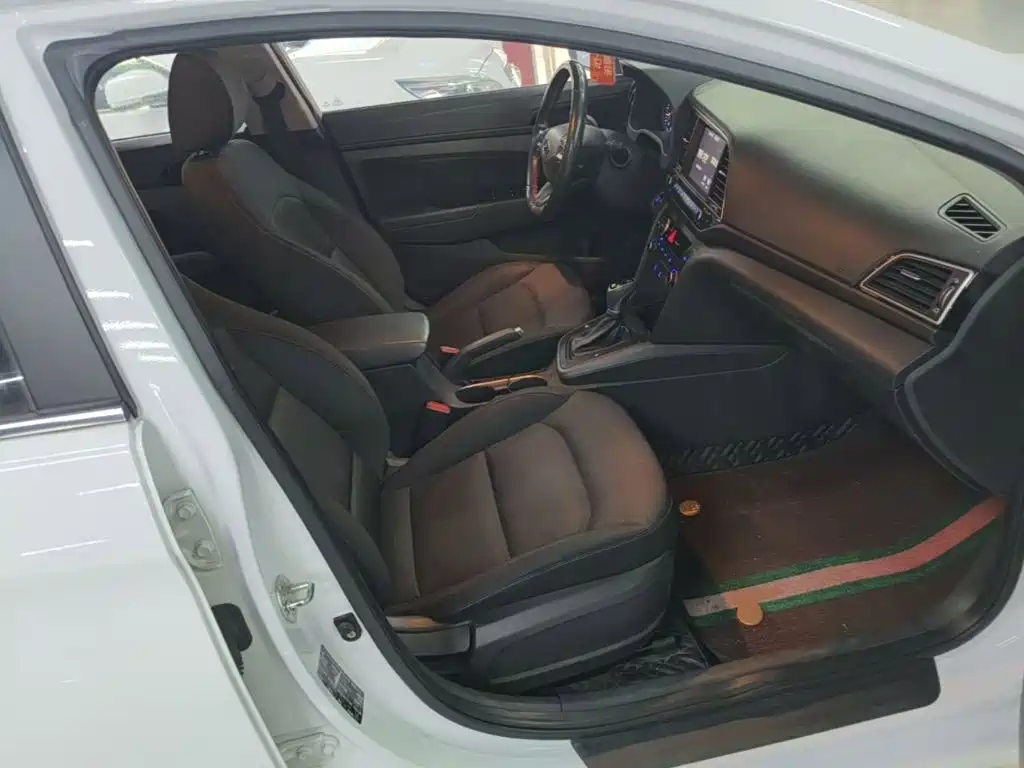 Hyundai Elantra — миниатюра 25