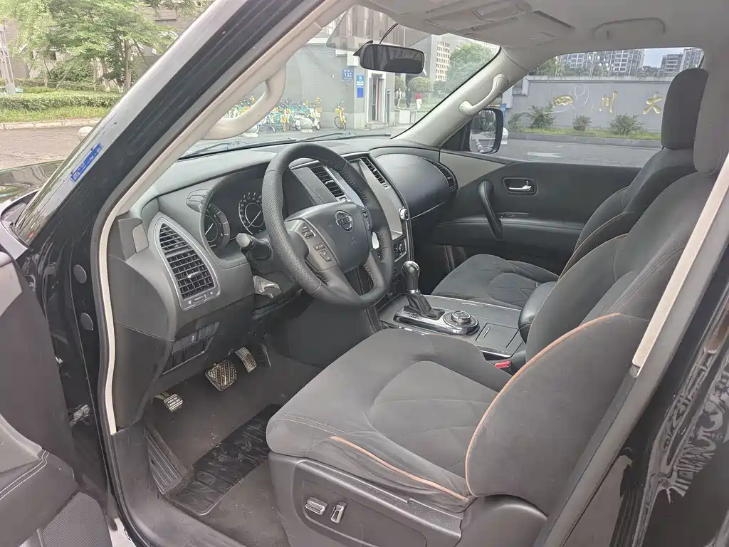 Nissan Patrol — миниатюра 9