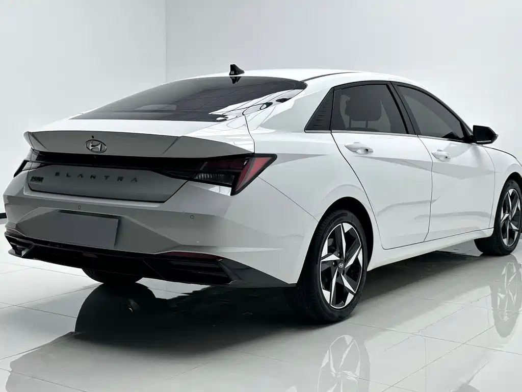 Hyundai Elantra — миниатюра 6