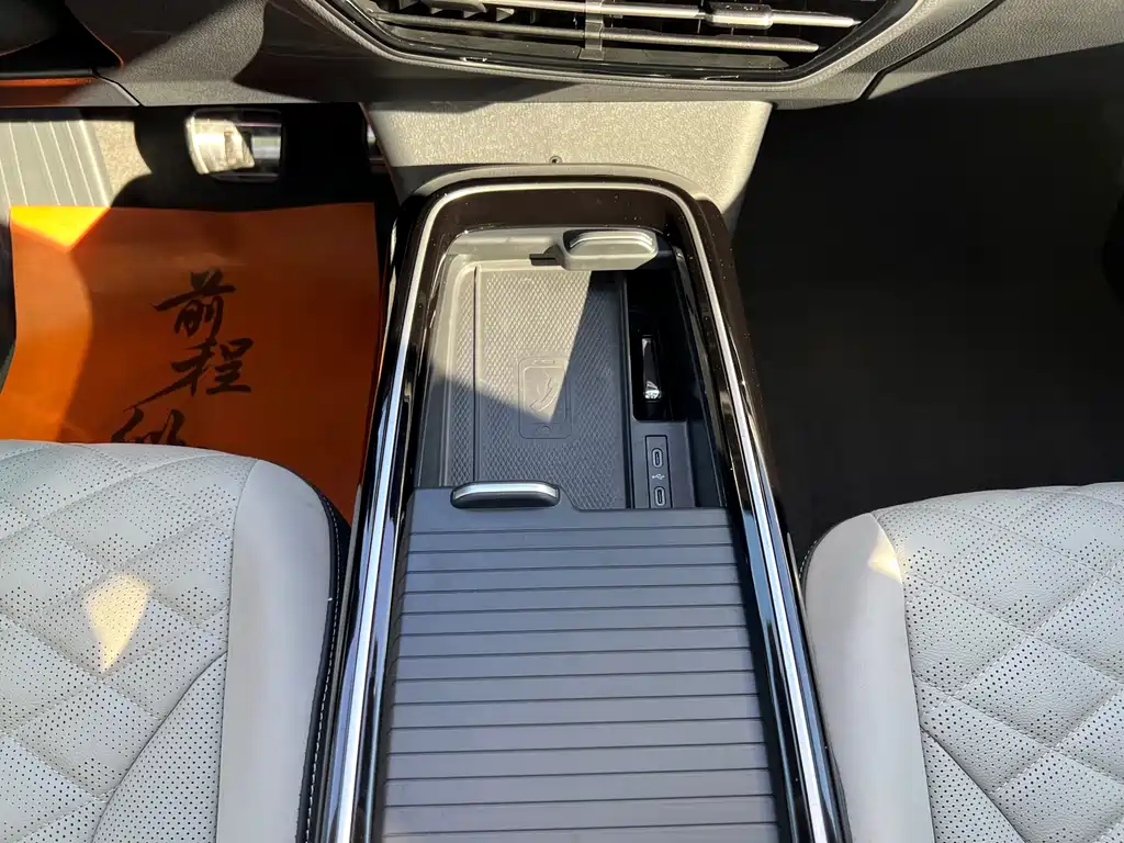 VOLKSWAGEN ID.6 CROZZ