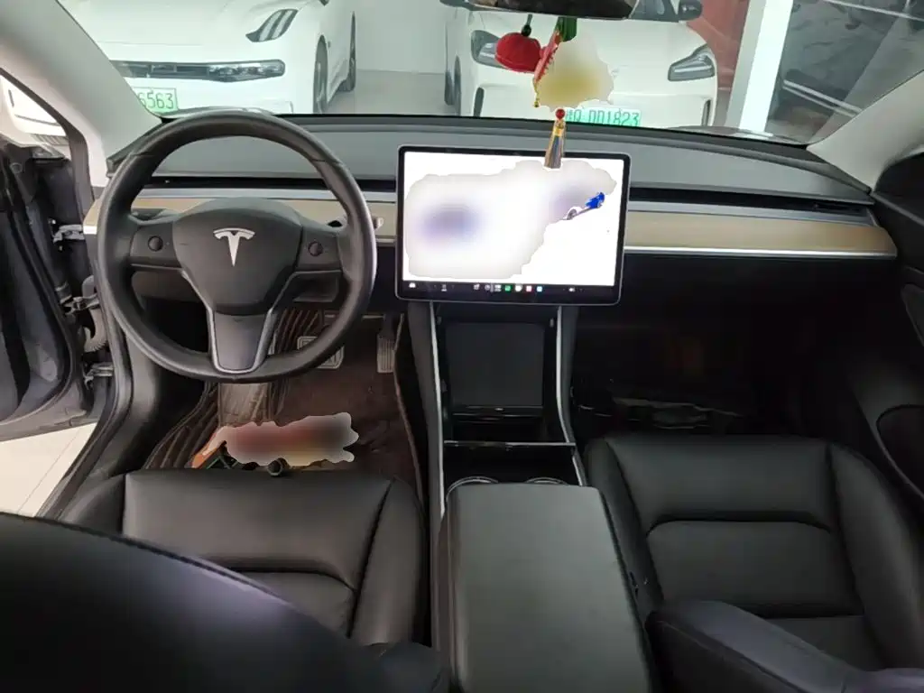 Tesla Model 3 — миниатюра 10