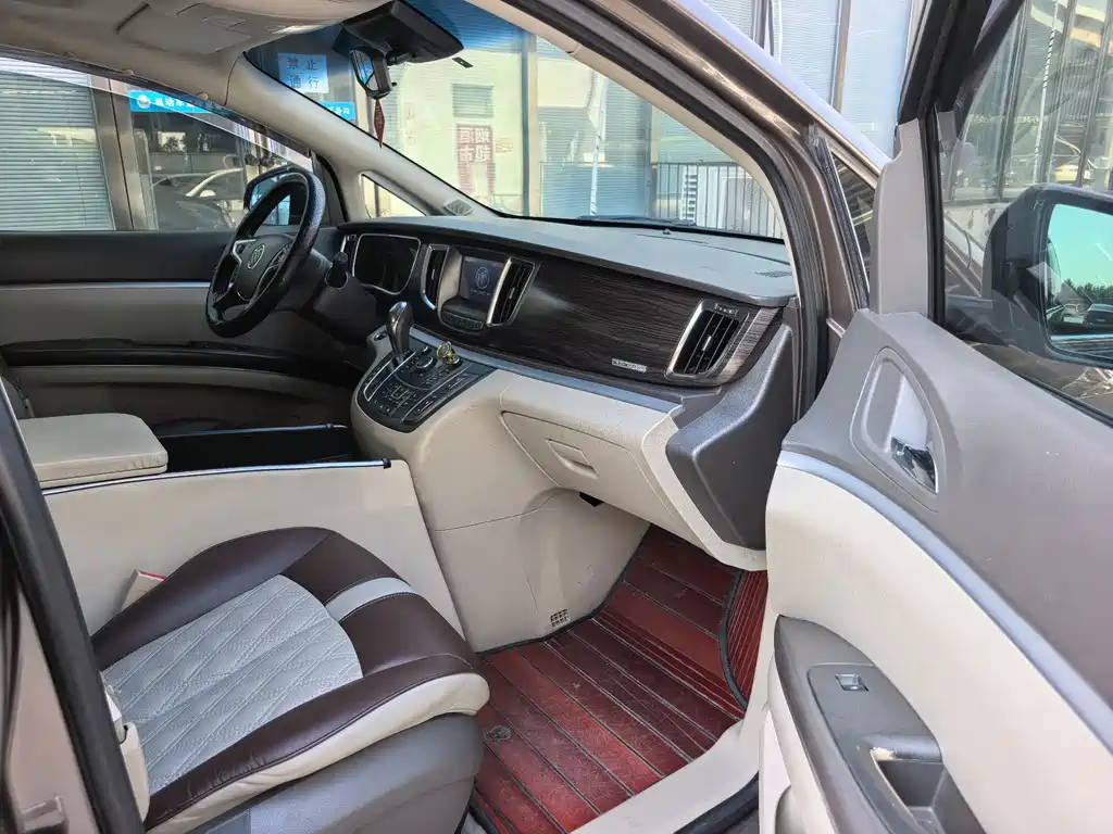Buick GL8 — миниатюра 8