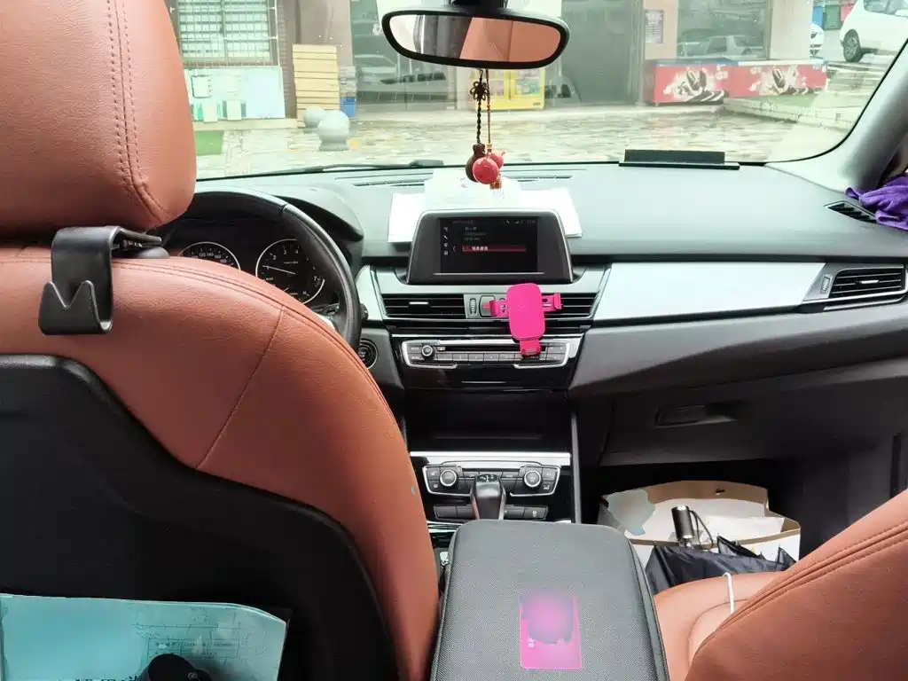 BMW 2 Series Active Tourer — миниатюра 10