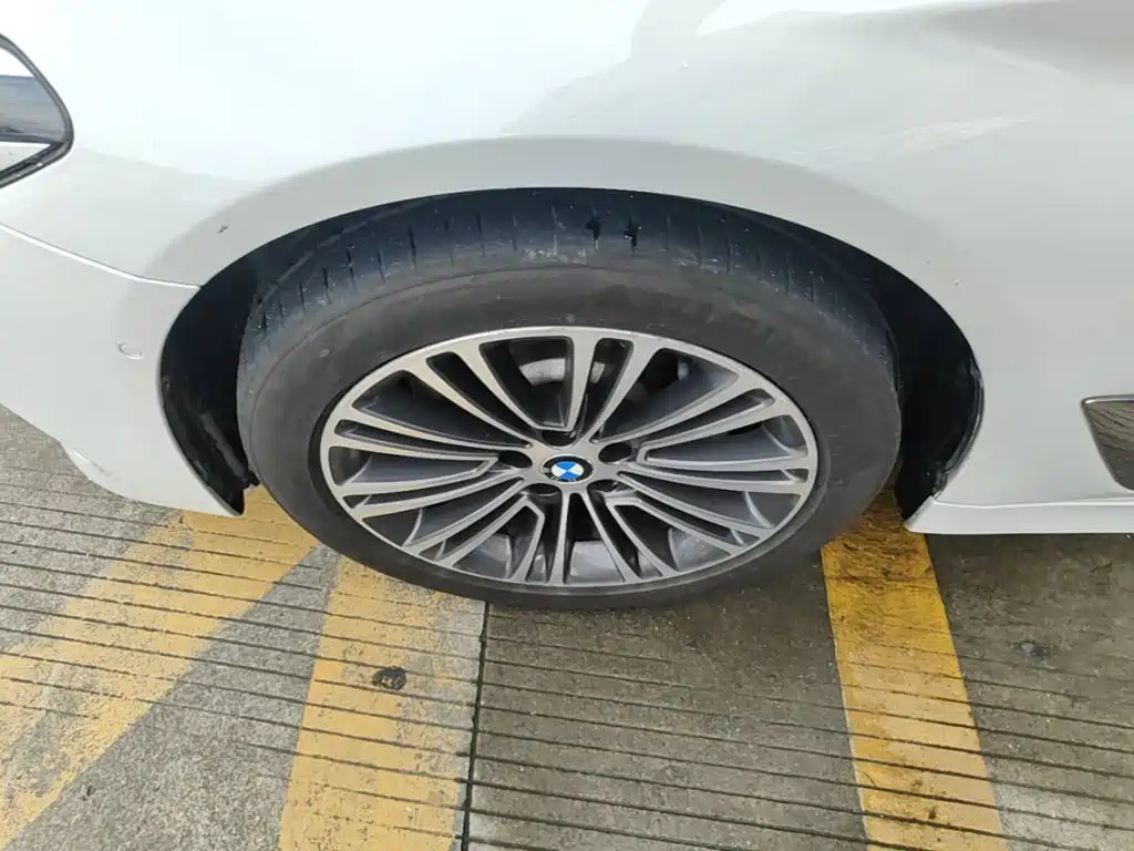 BMW 5 Series — миниатюра 23