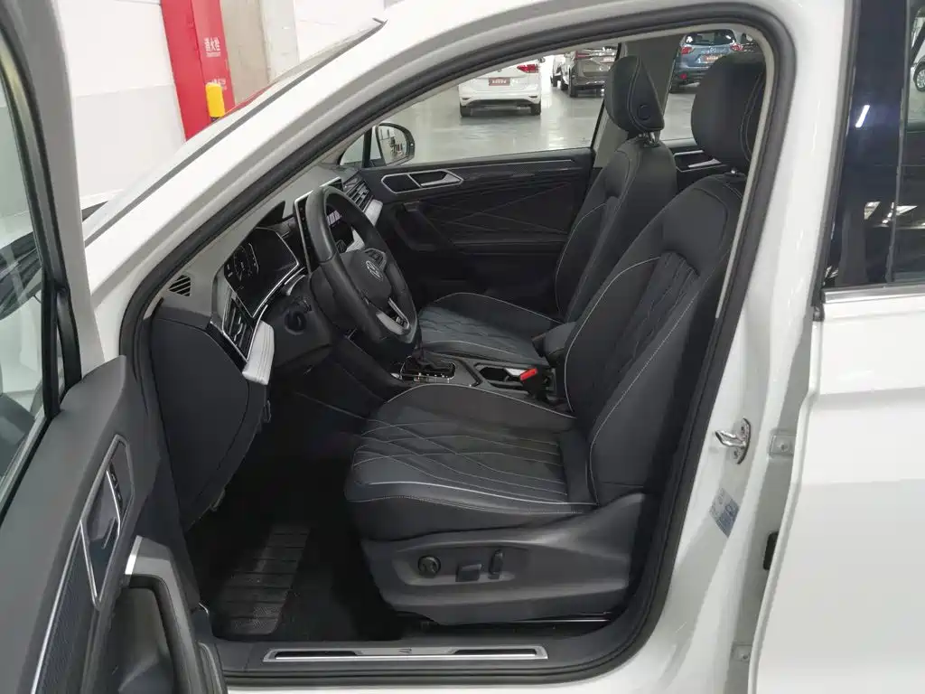 Volkswagen Tiguan L — миниатюра 10