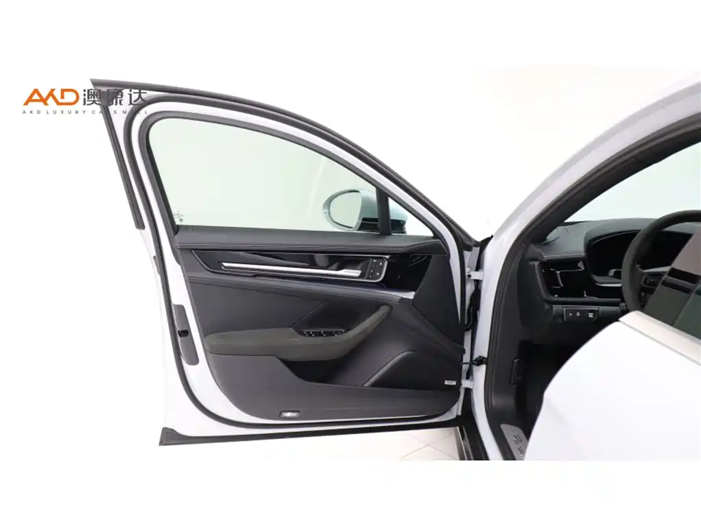 Porsche Panamera — миниатюра 10