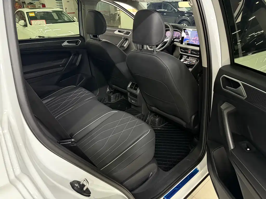 Volkswagen Tiguan L — миниатюра 9