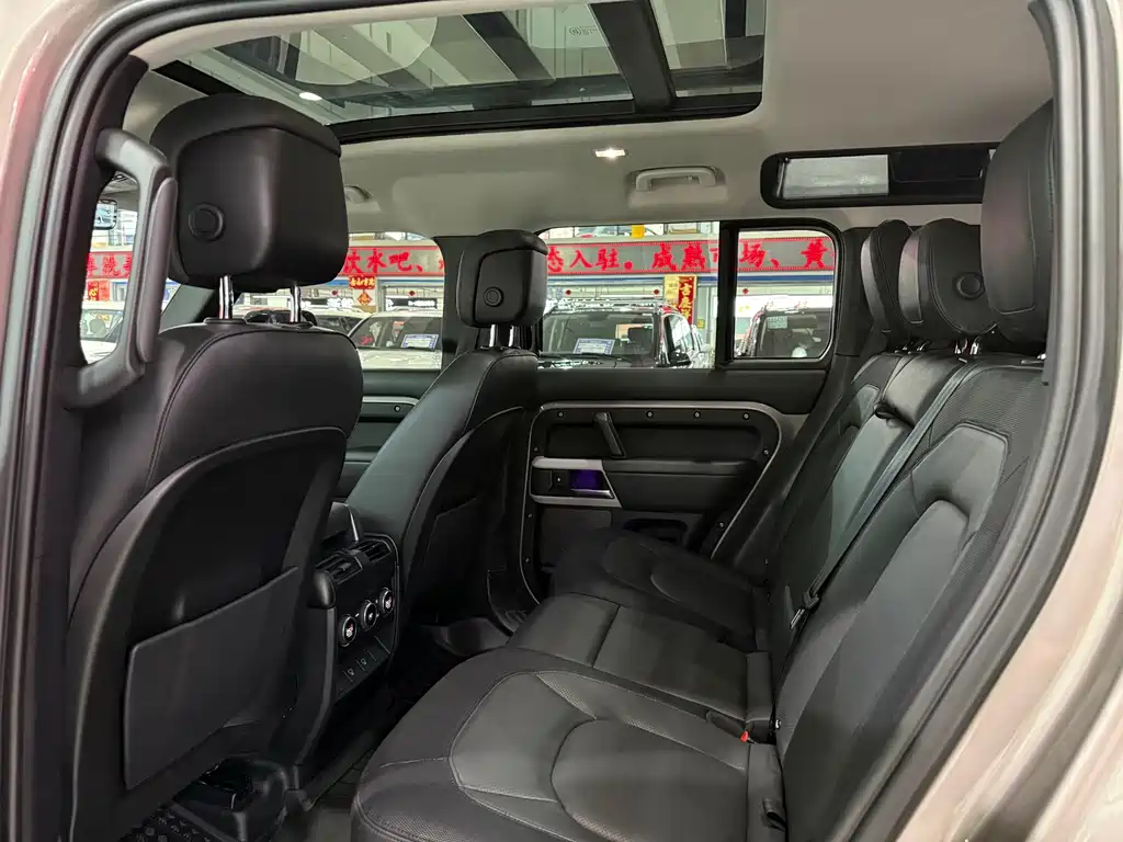 Land Rover Defender — миниатюра 12